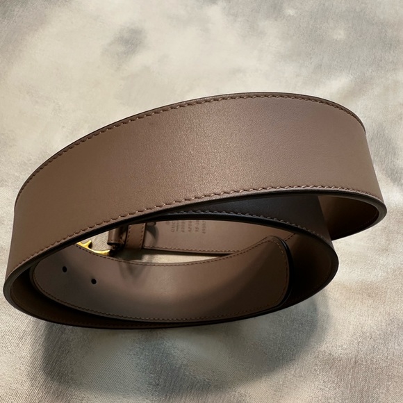 Gucci Taupe Belt with Gold Buckle - Picture 3 of 5